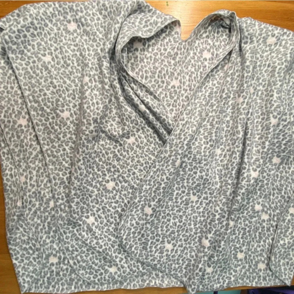 Centre Split / Over The Shoulder Shawl - Picture 3 of 5